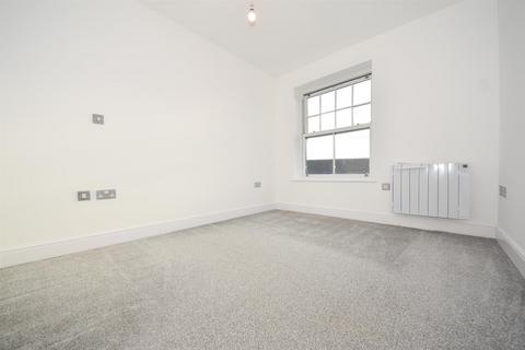 6 Alder Meadow, Warwick, CV34 6JY