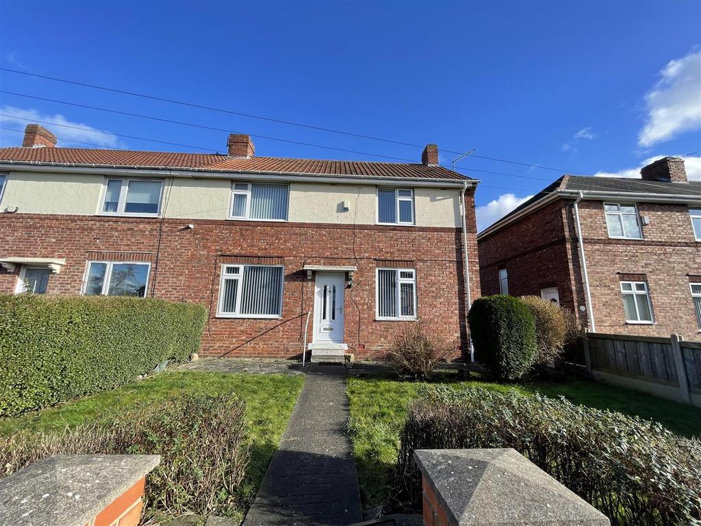 Elisabeth Avenue, Birtley, Chester Le... 4 bed semidetached house £