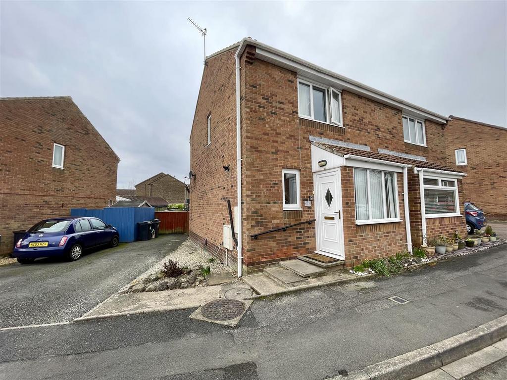 Nairn Close, Darlington 2 bed semidetached house for sale £140,000