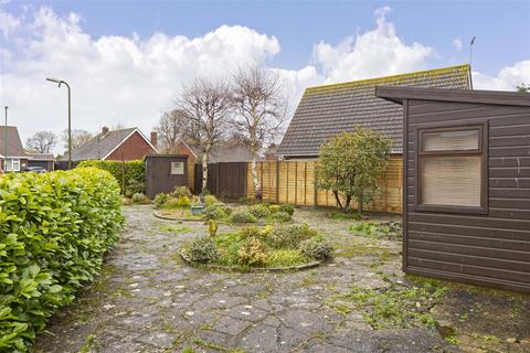 2 bedroom detached bungalow for sale - Parry Drive, Rustington, Littlehampton