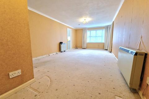 2 bedroom ground floor flat for sale, Devonshire Gardens, Margate, CT9