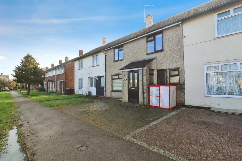 Potters Field, Harlow 3 bed terraced house £360,000