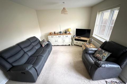 3 bedroom end of terrace house for sale - Milbourne Way, Chippenham