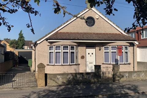 3 bedroom bungalow for sale - Townsend Road, Ashford TW15
