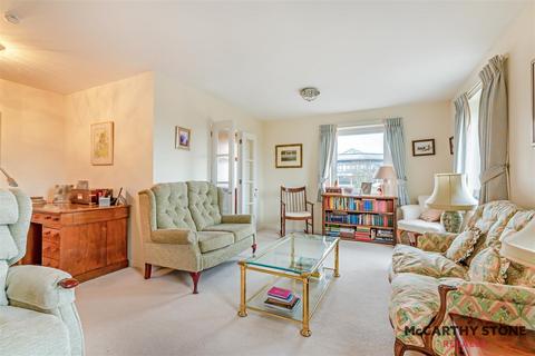 2 bedroom apartment for sale - Benedict Court, Western Avenue, Newbury, Berkshire, RG14 1AR