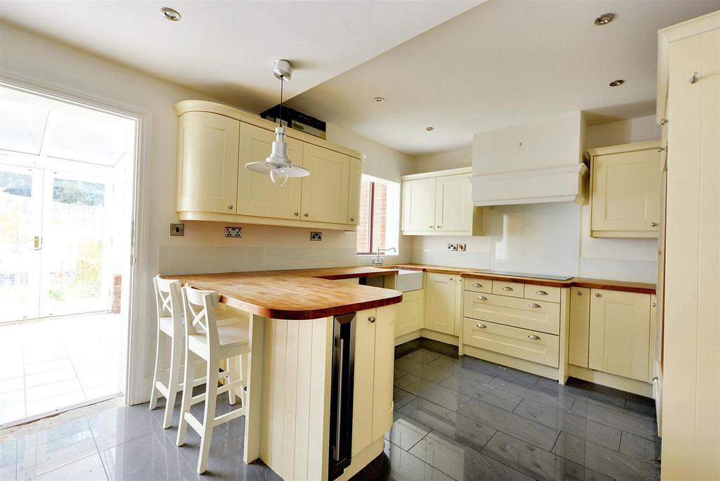 Dining kitchen