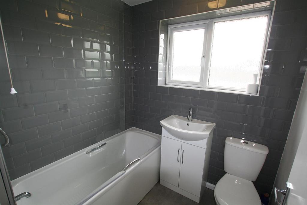 Hawkwoodcres,10newbathroom.JPG