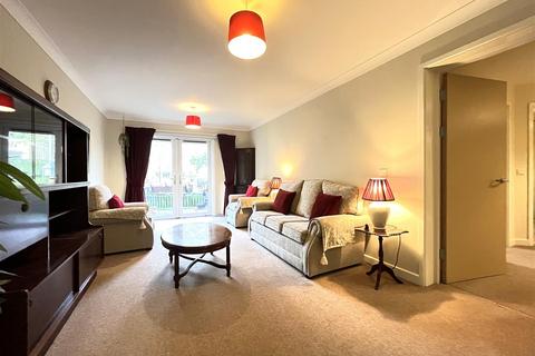 2 bedroom flat for sale, Rohan Gardens, All Saints Road, Warwick