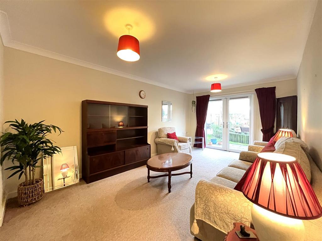 Lounge/Dining Room