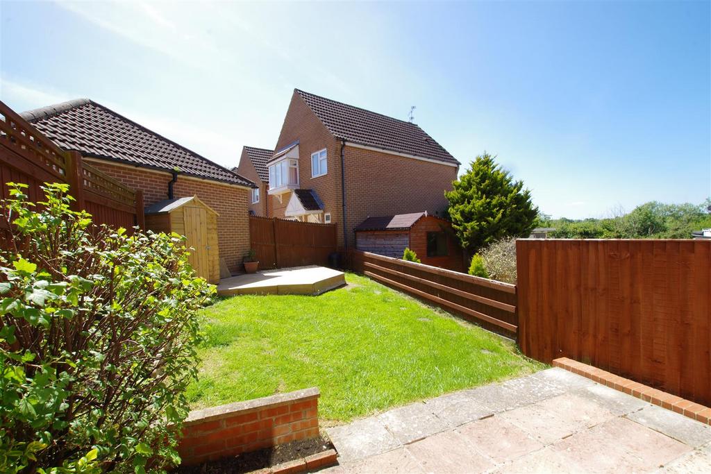 Oliver Close, Swindon SN5 2 bed terraced house for sale £235,000
