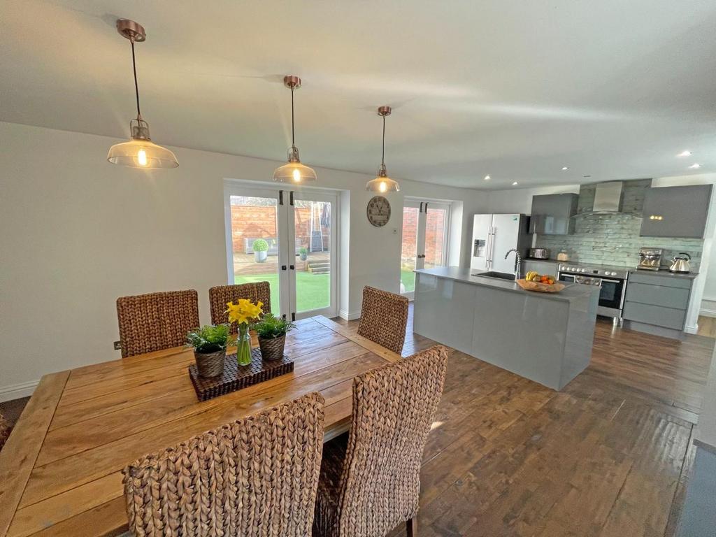 Gaulby Lane, Stoughton, Leicestershire 5 bed semidetached house for