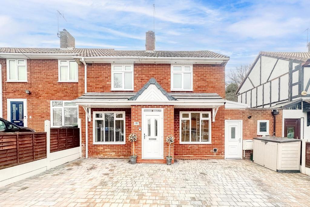Lime Road, Sedgley 2 bed end of terrace house £200,000