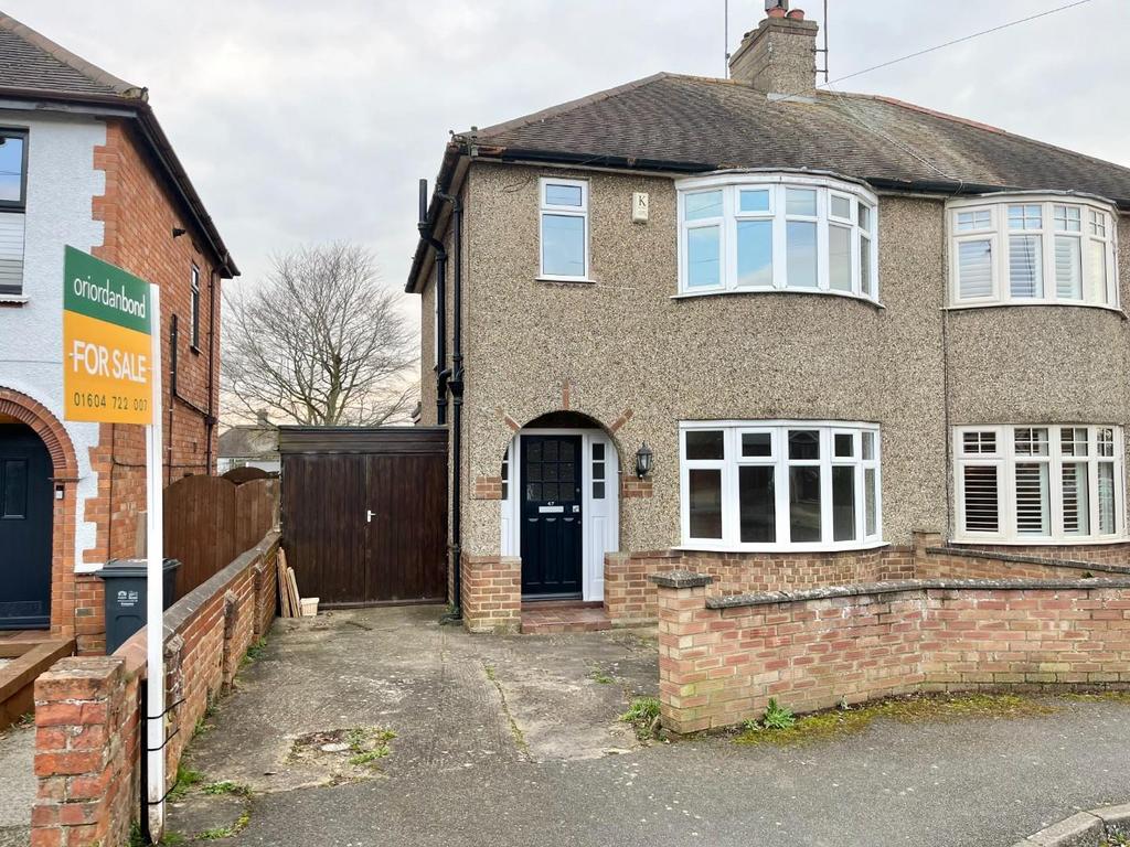 Foxgrove Avenue, Kingsthorpe, Northampton NN2 3 bed semidetached house