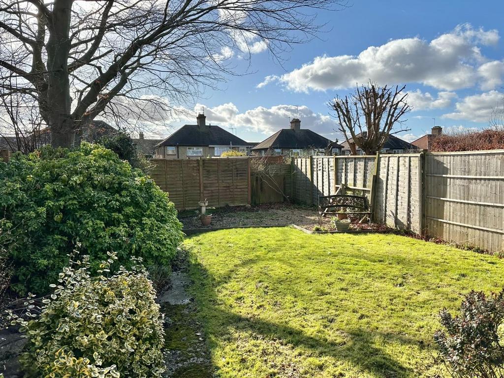 Foxgrove Avenue, Kingsthorpe, Northampton NN2 3 bed semidetached house