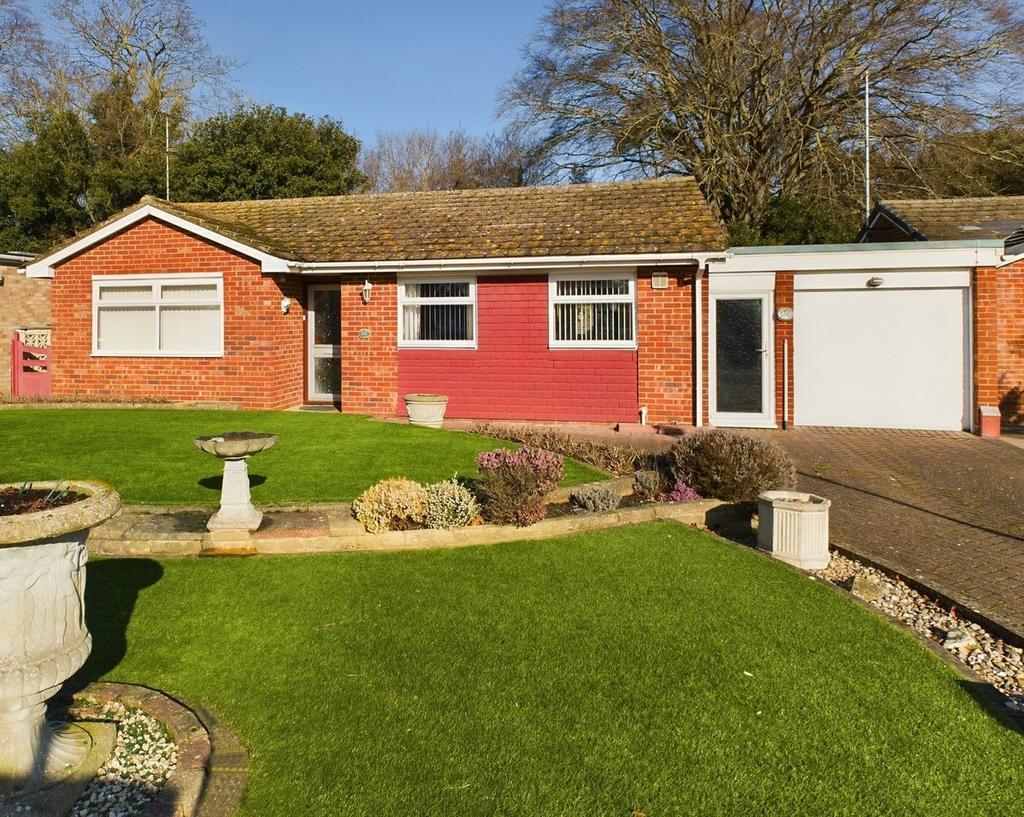 Bradstow Way, Broadstairs, CT10 2 bed detached bungalow for sale £400,000