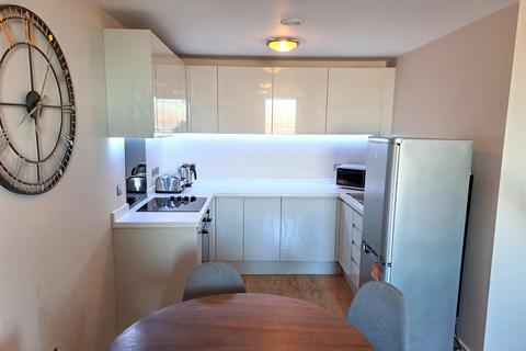 2 bedroom flat for sale, Jesse Hartley Way, Liverpool