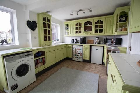 4 bedroom semi-detached house for sale, Greaves Close, Arnold, Nottingham