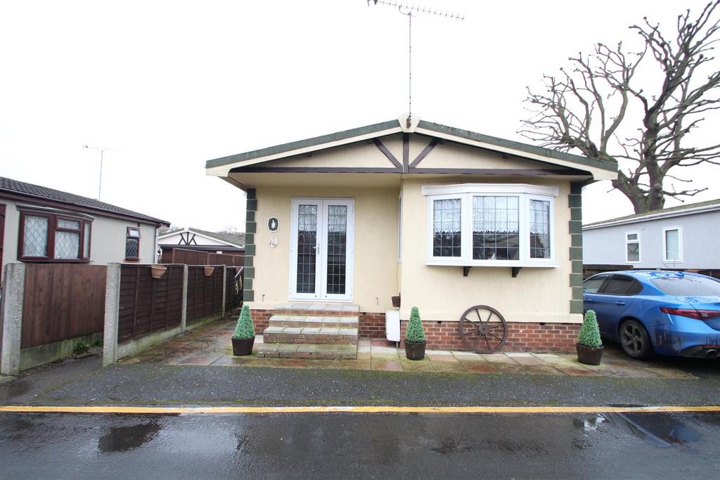 Kingsleigh Park Homes, Benfleet 2 bed detached bungalow for sale £175,000