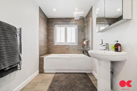 57 Dury Falls Close, Hornchurch, RM11 3AX