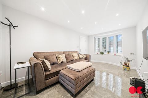 57 Dury Falls Close, Hornchurch, RM11 3AX
