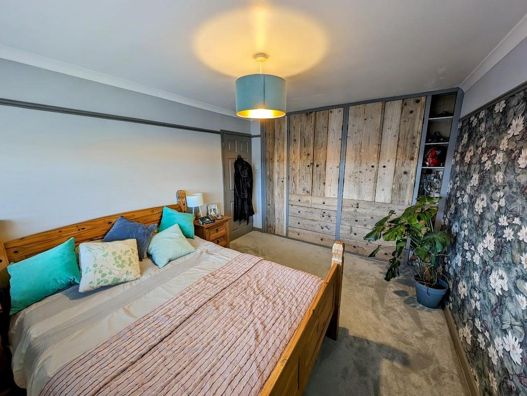 32 Quedgeley Bed 1 3.jpg