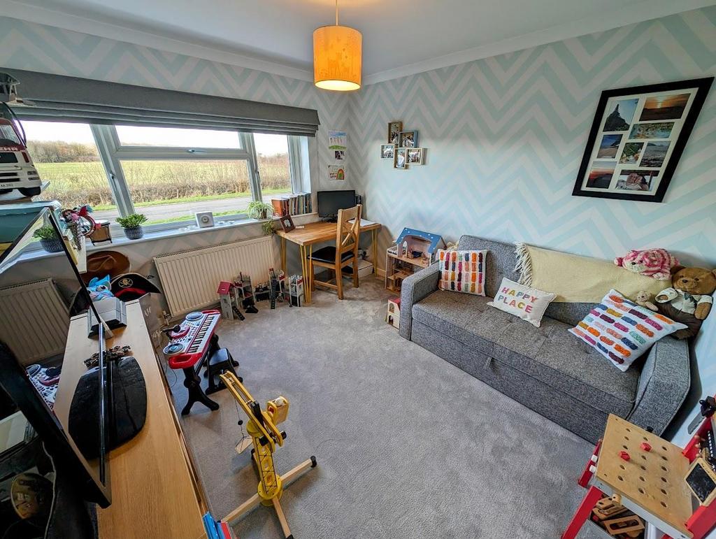 32 Quedgeley bedroom 2.jpg