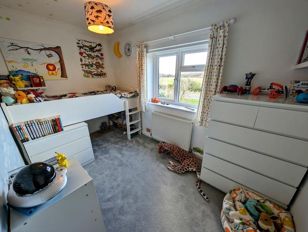 Bedroom 4 32 quedgeley.jpg