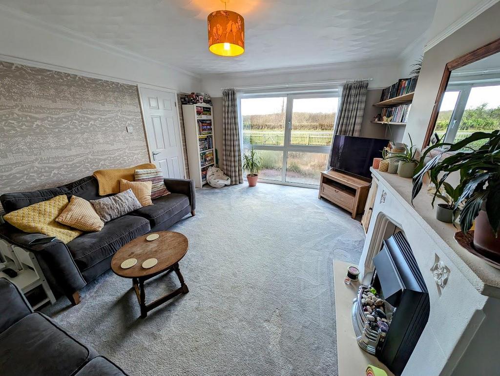 32 Quedgeley lounge 1.jpg