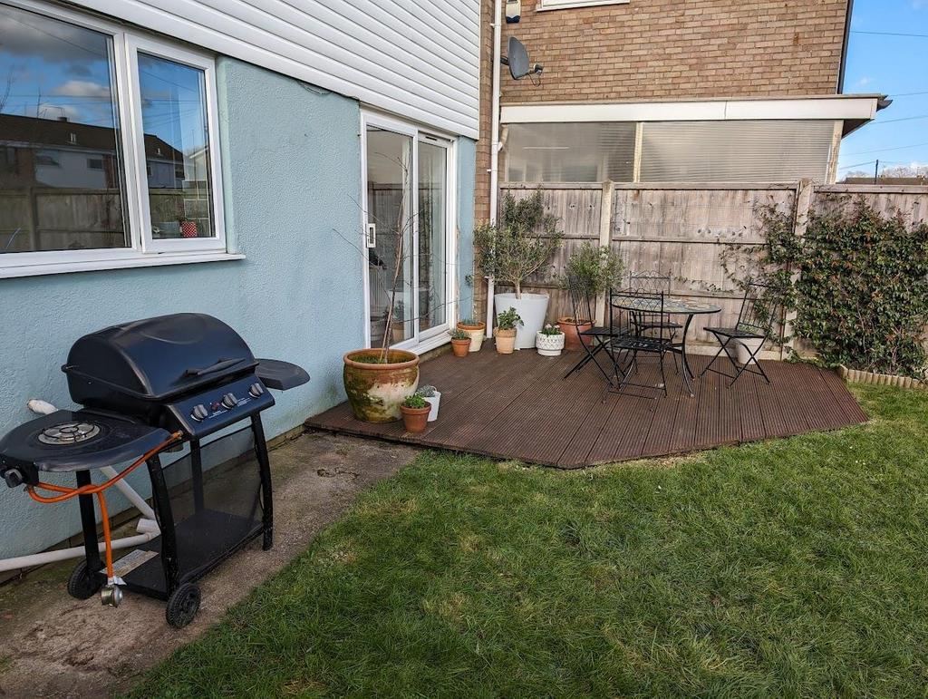 32 quedgeley decking.jpg