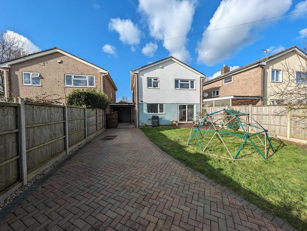 32 quedgeley rear garden.jpg
