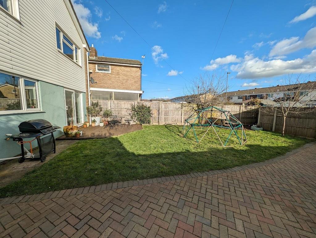 32 quedgeley sidegarden.jpg