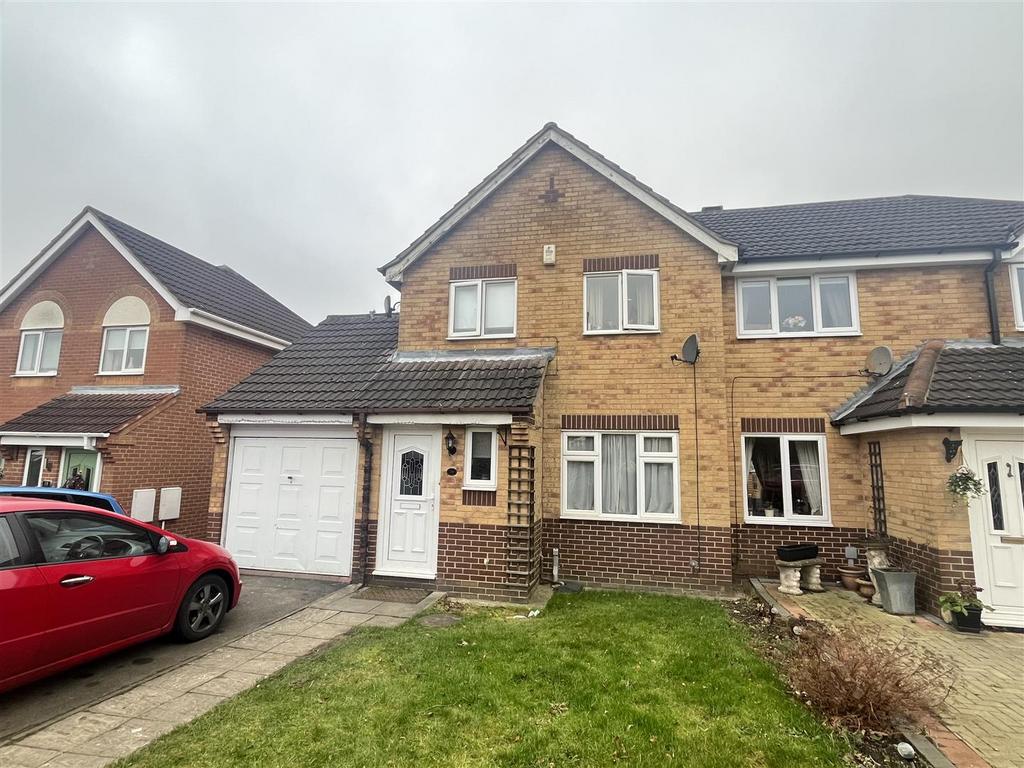 Claymar Drive, Swadlincote DE11 3 bed semidetached house for sale £215,000