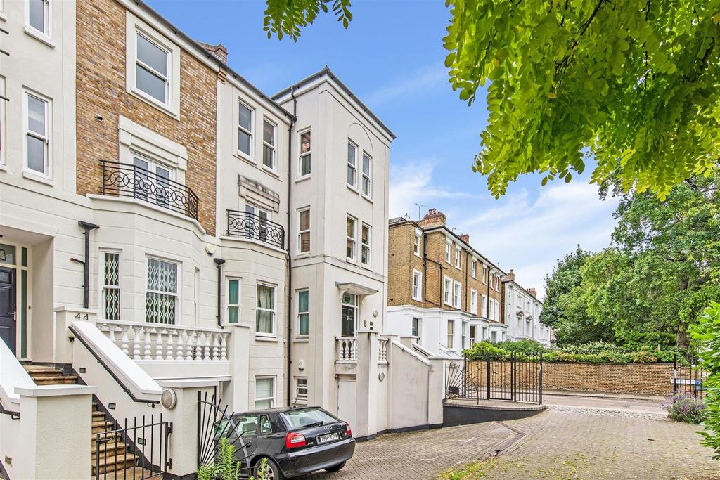 Lonsdale Road, Barnes, SW13 2 bed flat - £2,400 pcm (£554 pw)