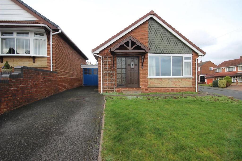 Bartic Avenue, Kingswinford DY6 2 bed detached bungalow £235,000