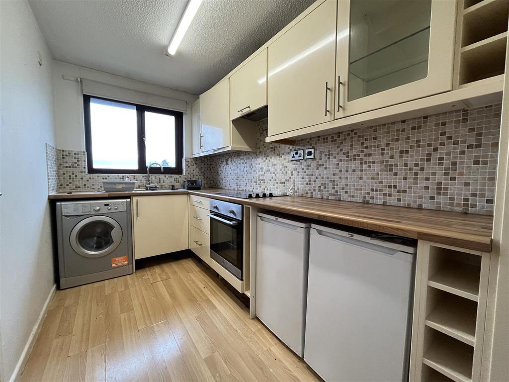 Forest View, Fairwater, Cardiff 1 bed apartment £750 pcm (£173 pw)