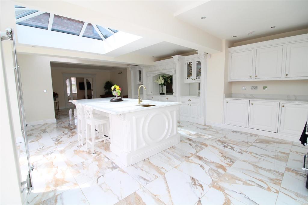 Kitchen breakfast area