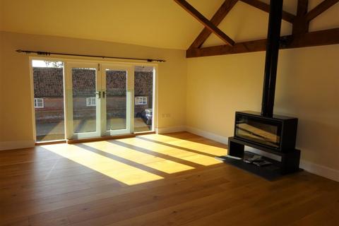 2 bedroom end of terrace house to rent, Chillesford