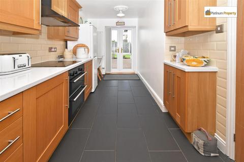 8 Chervil Close, Stoke-on-trent, ST3 7YD