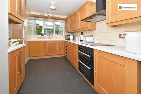 8 Chervil Close, Stoke-on-trent, ST3 7YD