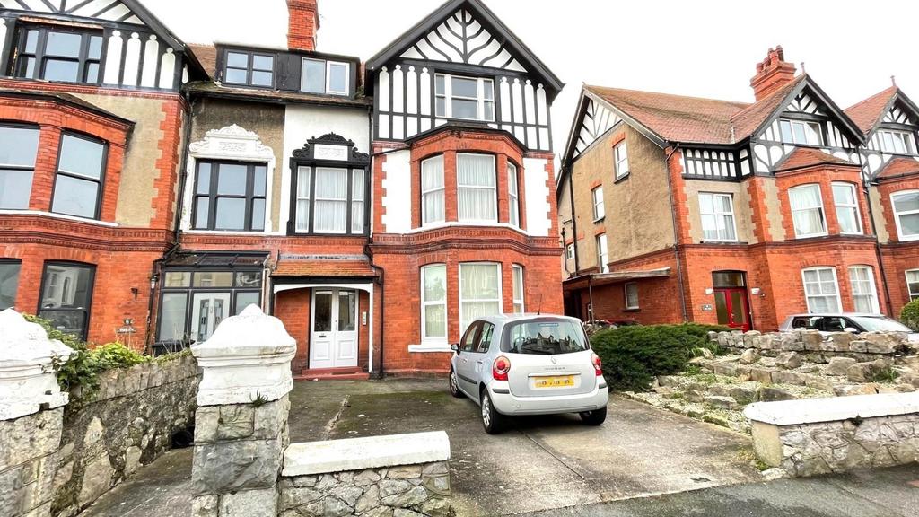 Caroline Road, Llandudno 3 bed flat for sale £159,950