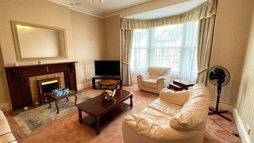 Caroline Road, Llandudno 3 bed flat for sale £159,950