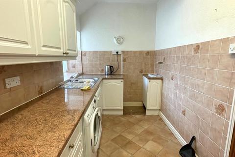 Flat 2, 14 Caroline Road, Llandudno, LL30 2TY