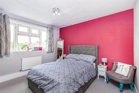 2 bedroom maisonette for sale, Vineyard Path, Mortlake, London, SW14