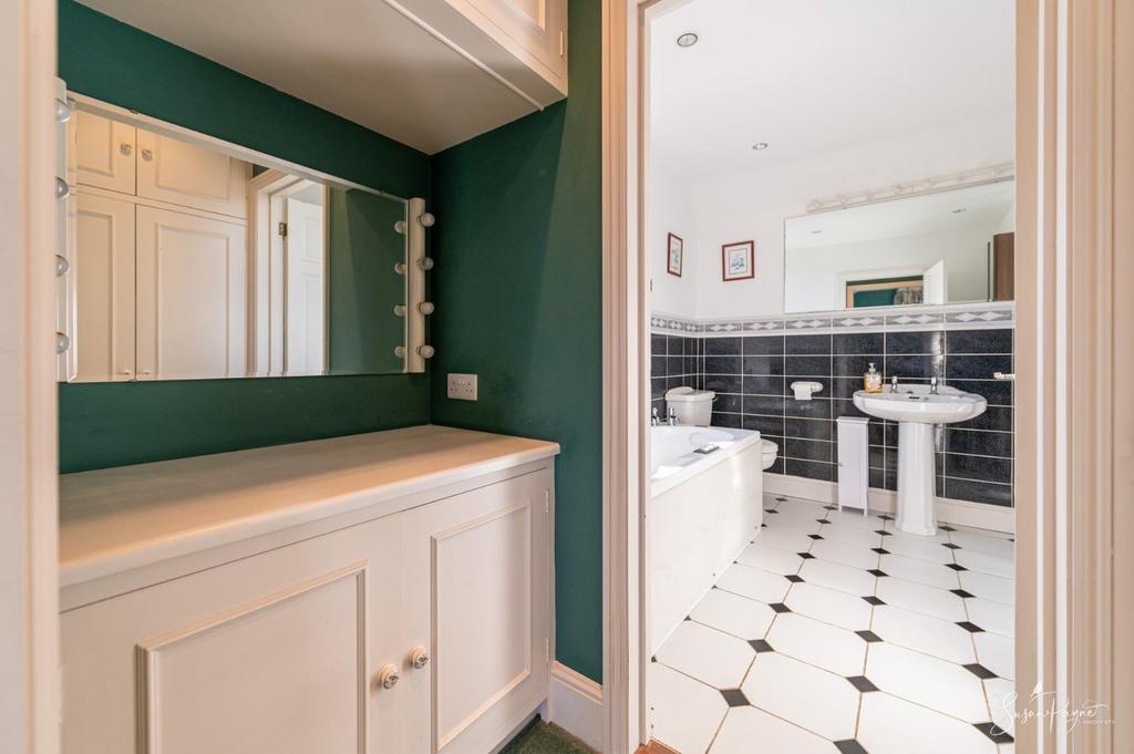 Dressing Area & Ensuite