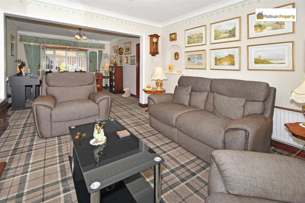 Lounge/dining room
