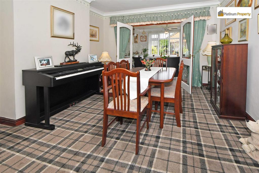 Lounge/dining room