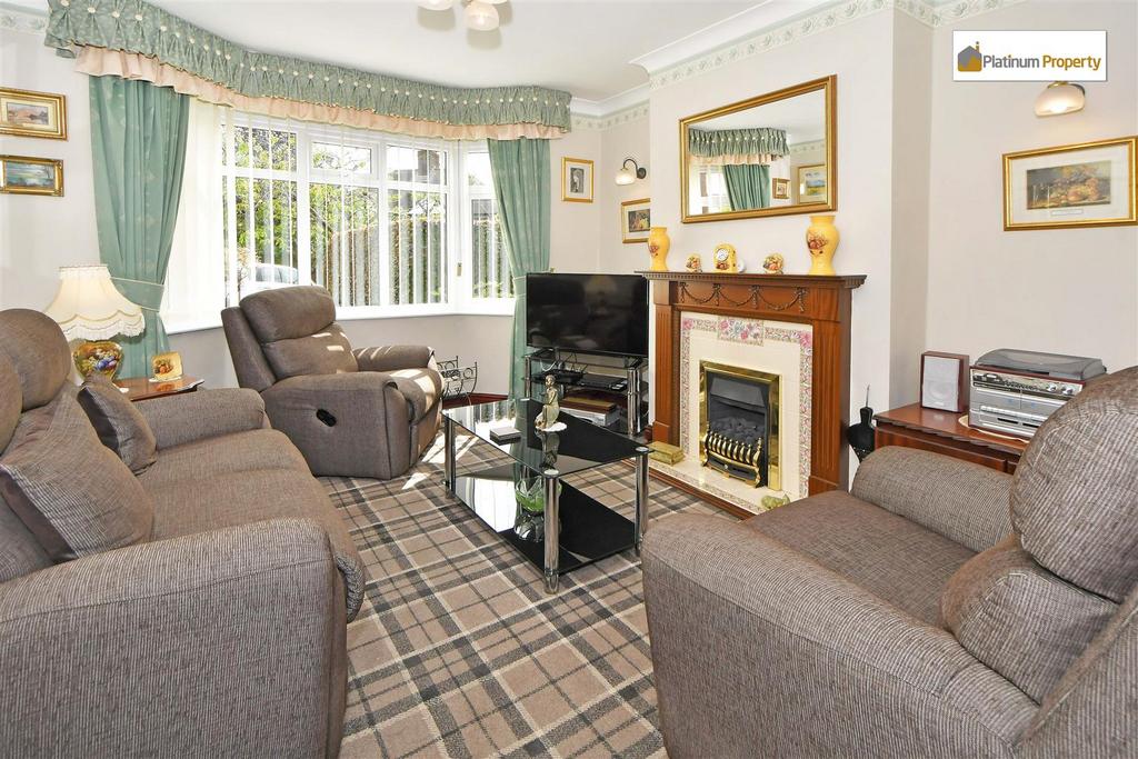 Lounge/dining room