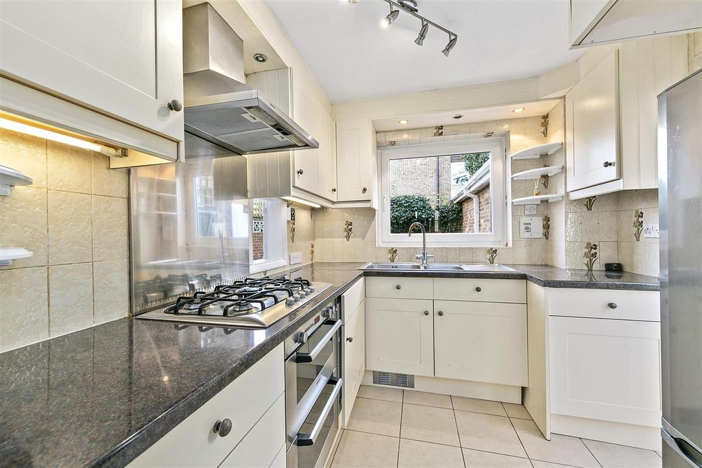 Connaught Road, Teddington 3 bed semidetached house for sale £700,000