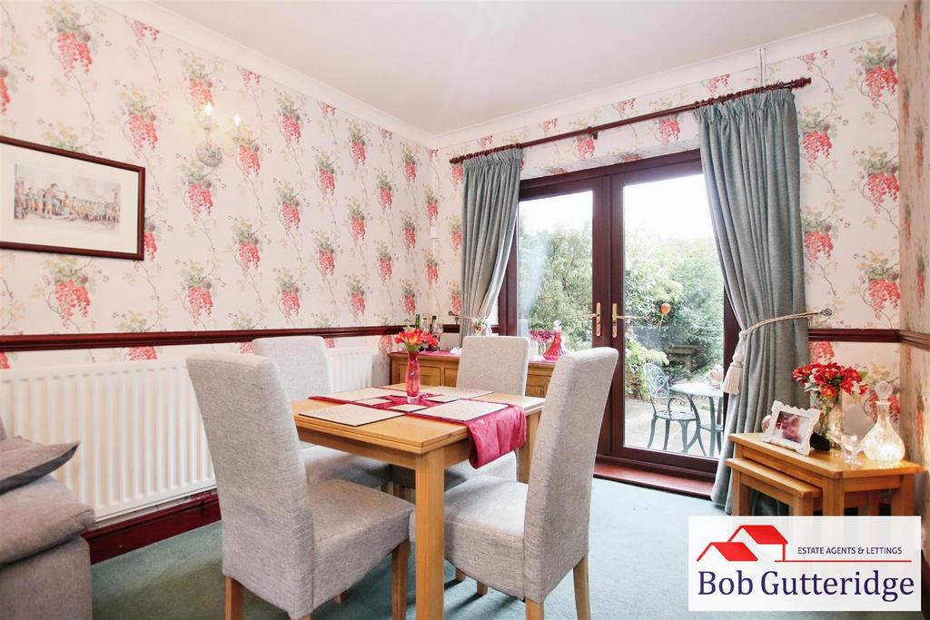 Through lounge / dining room