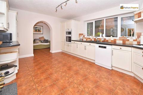 58 Tarragon Drive, Stoke-on-trent, ST3 7YE